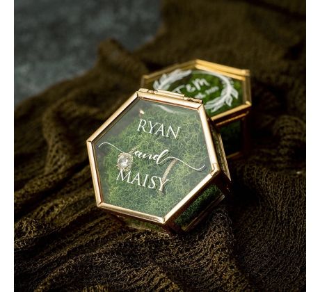 Box hranatý na prstene s menami a dátumom svadby rôzne dizajny